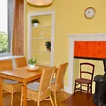 Central And Homely One Bedroom Flat